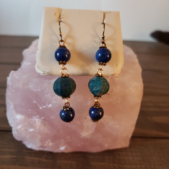 Stone dangle earrings - Picture 2 of 3